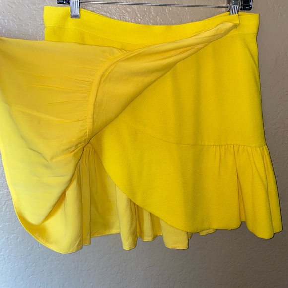 Bright yellow ruffle wrap skirt - Picture 3 of 5